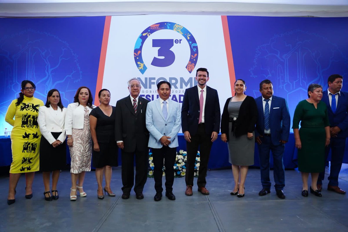 PlaneacionHgo's tweet photo. El diálogo permanente y las puertas abiertas son fundamentales para fortalecer la relación entre el gobierno y el pueblo, aseguró el titular de la #UPLAH, @mtellov durante el tercer informe del presidente municipal de #Zimapán,  Alan Rivera Villanueva. https://t.co/GyHiuhQDo9