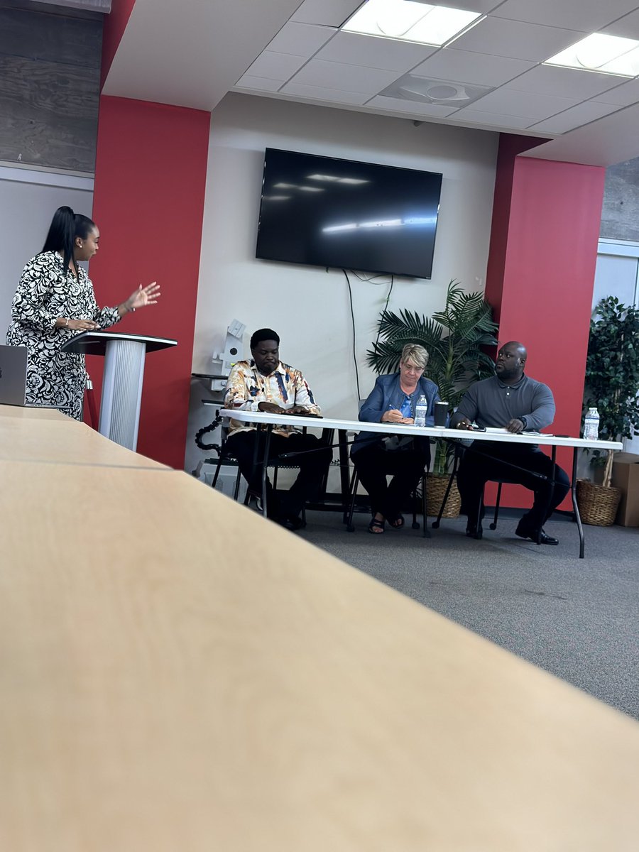 Barbarasharief's tweet photo. Great meeting tonight with the @thebyds and @browardhispanic who lead a wonderful #labor panel with @browarddemocrats Chair @themarshall_194, @32bjseiu & other labor leaders.  Discussing the strain newly enacted FL laws have put on our workforce. 
#supportlabor #supportworkingfamilies

#Hollywood #Miramar #PembrokePines #SouthwestRanches #Davie #Coopercity #Weston #Sunrise #shariefforflorida #senate #affordablehealthcare #jobs #socialjustice #humanrights #waterquality #economicdevelopment #nurse #businesswoman #entrepreneur #gunviolencesurvivor #mom #nurse https://t.co/fJt1PxVl3X