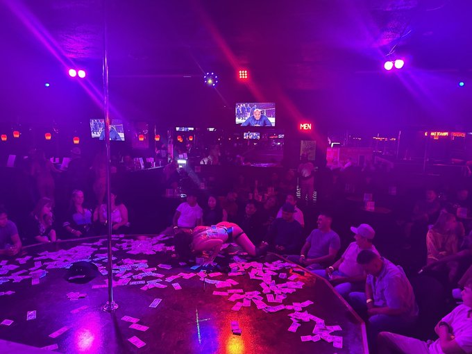 Watch Mike D's leaked NSFW photo on TwXstars