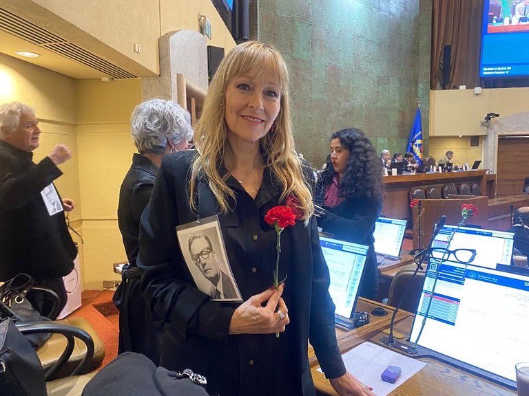 AnaMariaGazmuri's tweet image. A pesar de las provocaciones y retrocesos de la UDI, que no tuvo un mínimo de decencia para respetar esta conmemoración, gran parte de los diputados que estuvimos presentes sí hicimos el homenaje que le corresponde al Doctor, ex Senador y eterno Presidente, Salvador Allende…