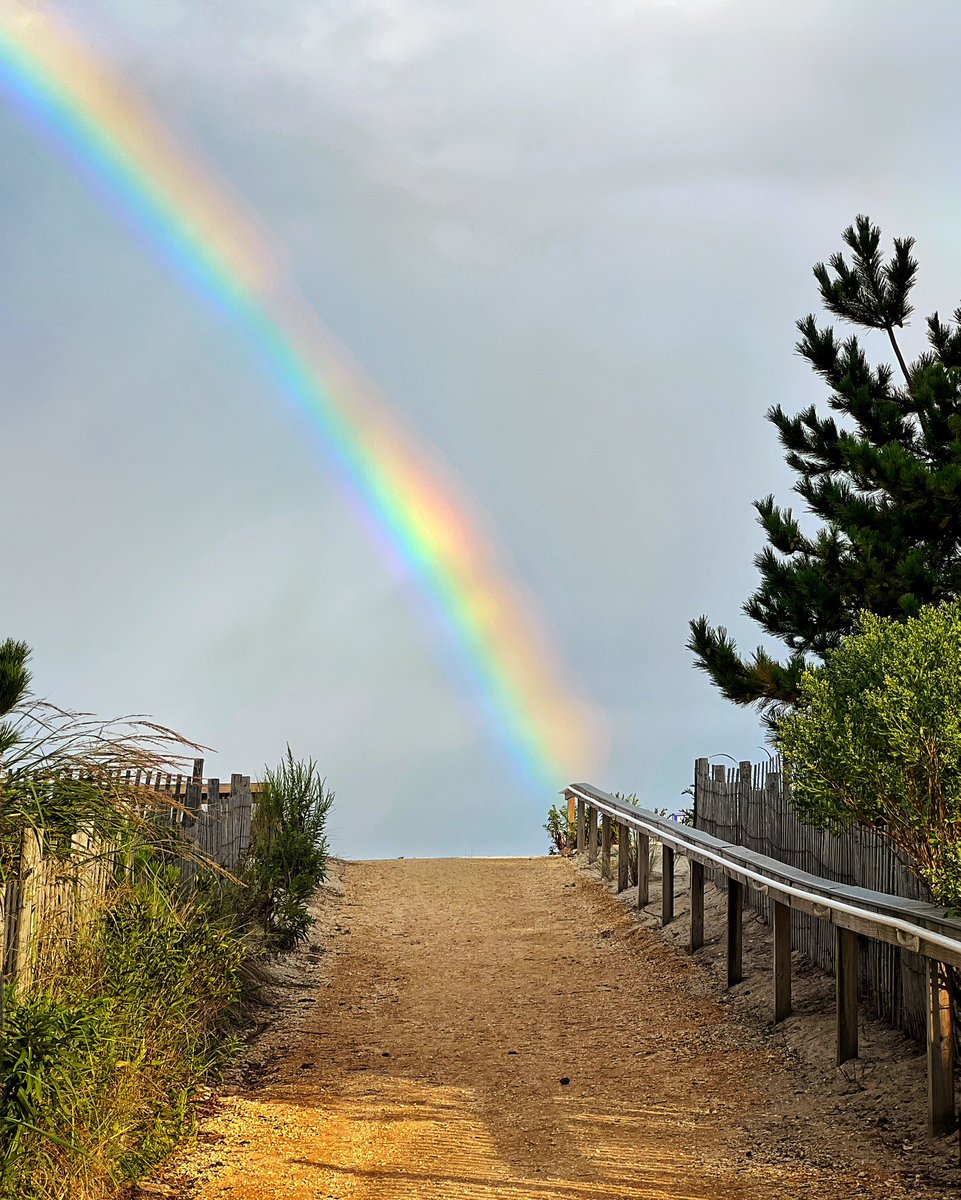 eamondolan's tweet photo. I’m taking a little break from editing to work on my own book, #thepowerofparting. After a tough day of authoring, a #rainbow greeted me when I emerged from my lair. I presume I can expect this sort of coda every day, yes? 

#lbi #nj https://t.co/cIuFsYs9fR