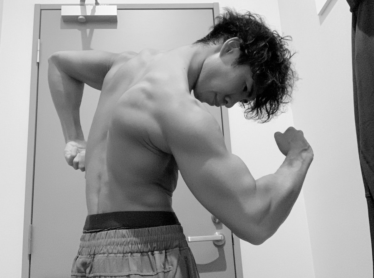 ryotawesome's tweet photo. 常に腕の血管バキバキの人に憧れる🔥
#fitness #workout #physique #bodymaking #bodybuilding #fwj #sports #フィジーク #筋トレ #筋肉 #思い出 https://t.co/nocYXdJgmN
