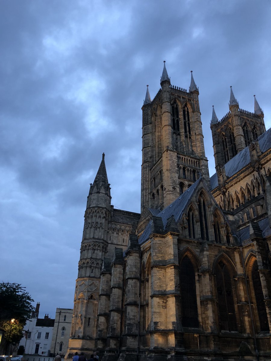 HidenIsochema's tweet image. And Lincoln Cathedral in all its gothic slendour at #RAMS2023 @UoLChemistry this evening...