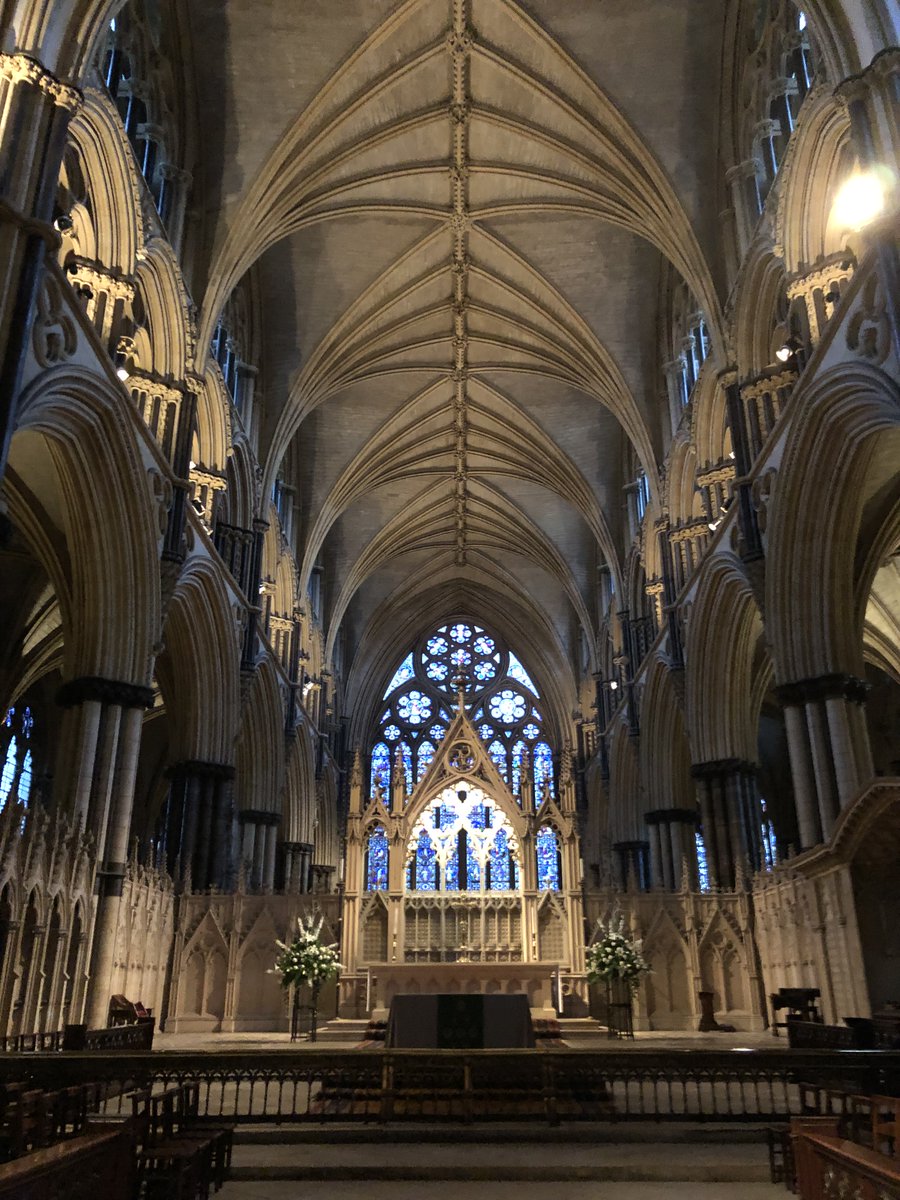 HidenIsochema's tweet image. And Lincoln Cathedral in all its gothic slendour at #RAMS2023 @UoLChemistry this evening...