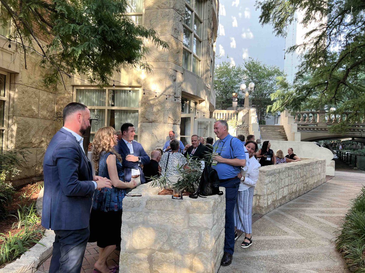 CMAA's tweet photo. Day 1 wraps with amazing networking on the San Antonio Riverwalk #CMAALeaders #Engage #Enrich #Unite https://t.co/WJ2TtiohZF