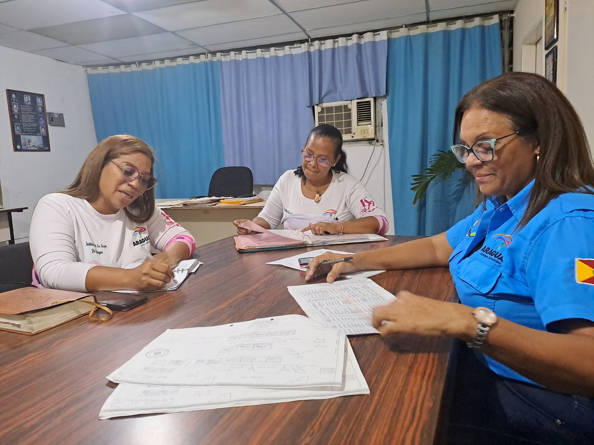 #11Septiembre
Desde el <a href="/CDCEAragua/">CDCE ARAGUA</a> sostuve un encuentro con la coordinadora de <a href="/misionsucreara1/">@misionsucrearagua</a> Gladys Torrealba, para el fortalecimiento de la Calidad Educativa en Aragua. 
#ConMaduroMasAmistad 
<a href="/NicolasMaduro/">Nicolás Maduro</a> 
<a href="/_LaAvanzadora/">Yelitze Santaella</a> 
<a href="/MPPEDUCACION/">MPPEDUCACION</a> 
<a href="/Soykarinacarpio/">Karina Carpio</a>