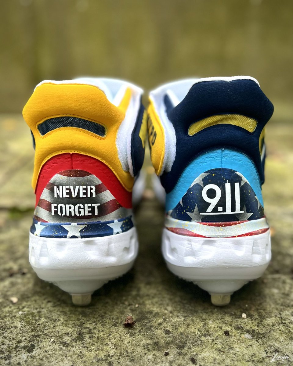 Mets's tweet photo. Pete Alonso is wearing custom designed cleats by Lucia Footwear to honor Answer the Call, an organization that provides financial assistance and support to fallen first responders. 

Pete and Haley donated $10,000 and invited 50 guests to the game. https://t.co/6EitPR1QfH