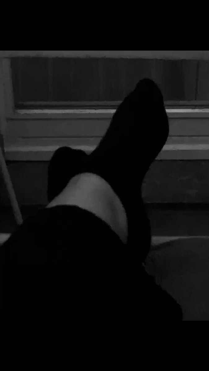miss_sofi__'s tweet photo. qualche stupido cane da spillare? 
scrivetemi.  

#moneyslave #moneymiss #feet #findom #femdom https://t.co/msJaF9JCOb