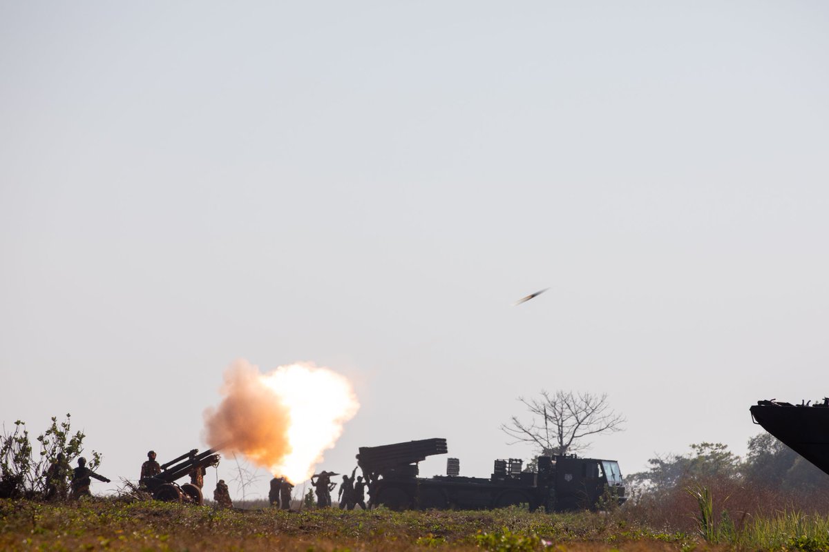 Jatosint's tweet photo. /45
Two F-16s from @_TNIAU 14th Sq provided close air support and air cover during the amphibious landing (guided by ๐ฎ๐ฉ JTAC)
Meanwhile, @marinir_tni_al RM70 Vampire MLRS LG1 Mk-II howitzer provided indirect fire support
https://t.co/ChwcupRay6
#GarudaShield #SGS23 #SGS2023 https://t.co/poDE4bDdQ7