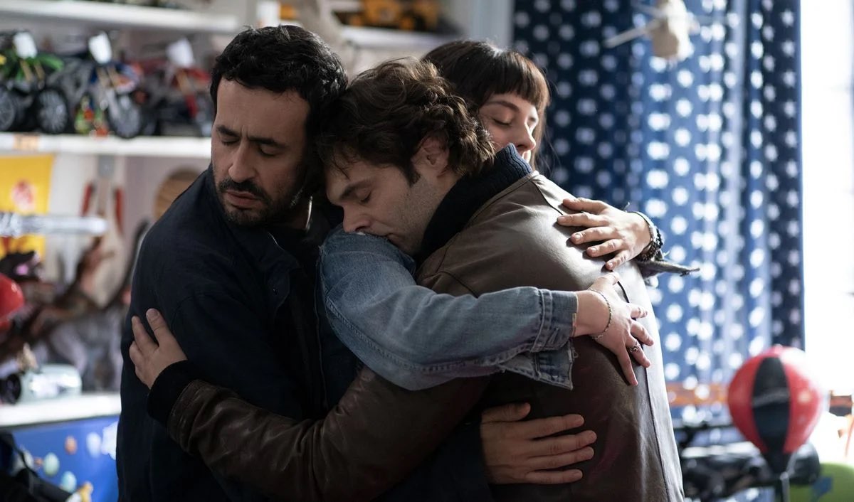 camullindah's tweet photo. #UneAnneeDifficile ✊
Un film tellement juste dans sa mise en scène, ses dialogues et son casting. On vient taper où ça fait mal avec humour et tendresse et on ne peut qu’apprécier ! 
Un énième (futur) carton de @ToledanoNakache c’est sûr 🙌🏽 https://t.co/u3rfOcCL7x