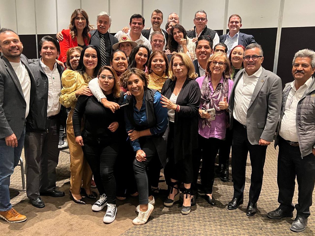 m_ebrard's tweet image. Con amigas y amigos entrañables