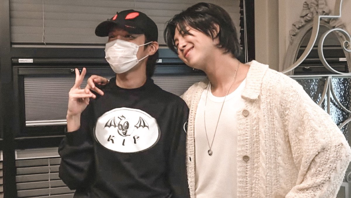 namseokfess's tweet photo. 94! Kira" hobi bakal ngucapin birthday namu di sosmed atau private aja ya? 

Tapi please semoga hobi update🥹 minimal selca bareng gitu. Foto ini juga belum pernah di up kita hanya dapat ss-an dari video doang😭😭 https://t.co/8ck81tQJ2D