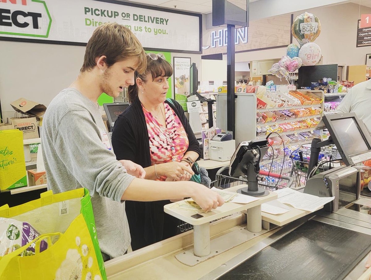 phslss's tweet image. Grocery shopping for Friday’s lunch!