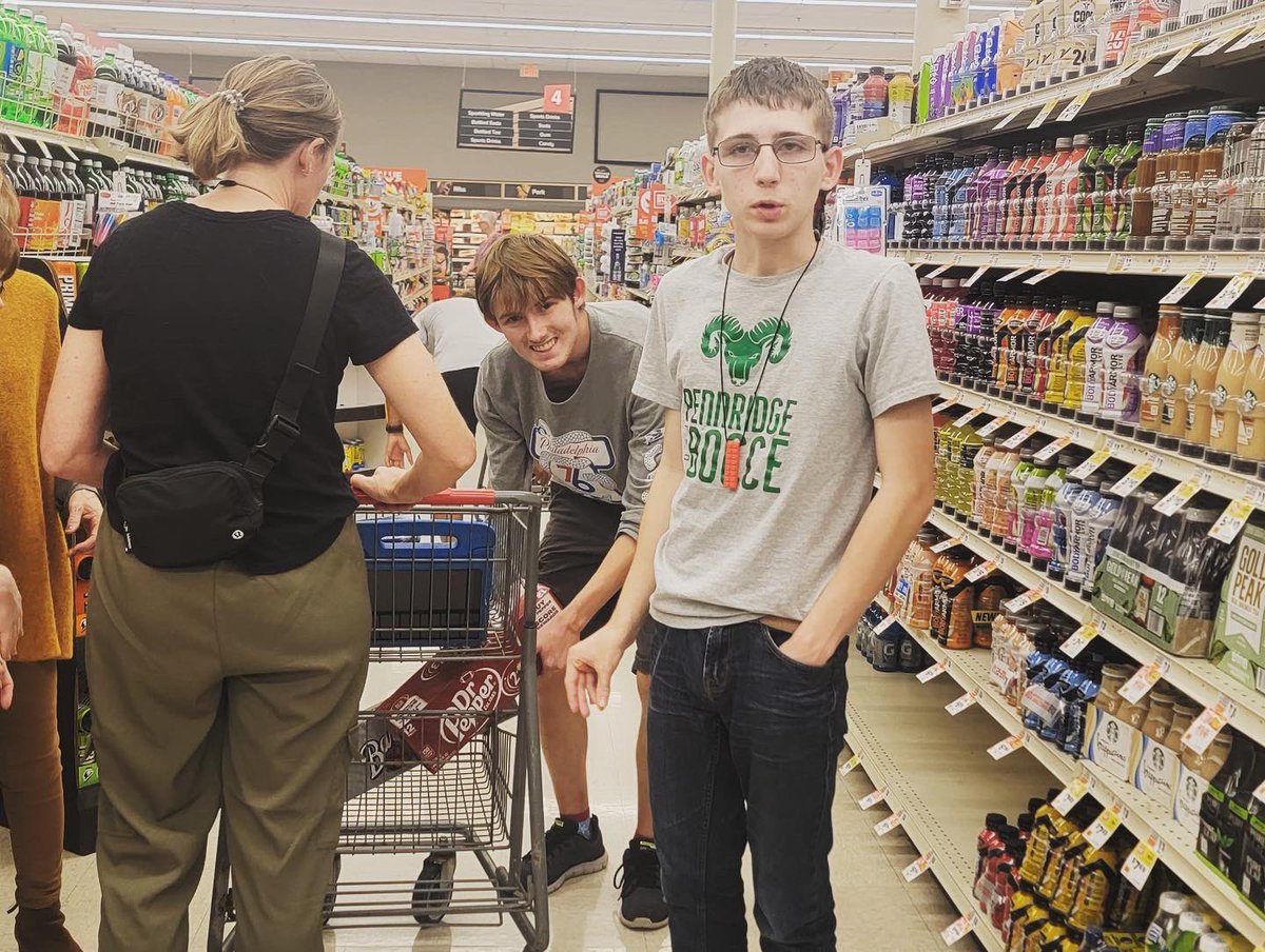 phslss's tweet image. Grocery shopping for Friday’s lunch!