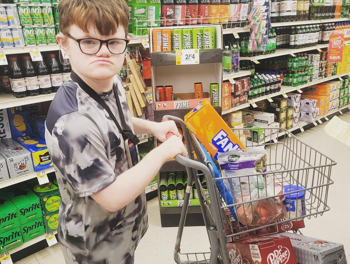 phslss's tweet image. Grocery shopping for Friday’s lunch!