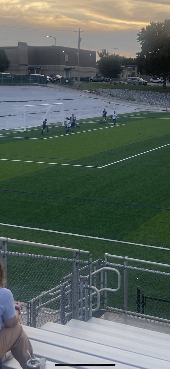 PniewskiLuke's tweet photo. @BGJHS Nice night to be a purple! Soccer is up 6-0 https://t.co/07LCxtVOJ4