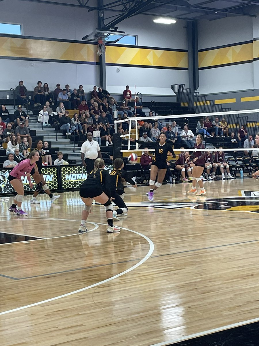 FHS VARSITY took the second set,  25-22!#FultonProud🖤🐝💛 <a href="/FPSActivities/">Fulton Activities</a> <a href="/FPSHornets/">Fulton Public Schools</a>