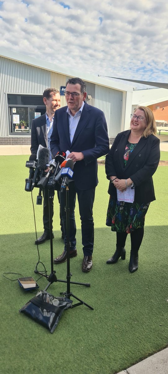 Studying to become a secondary school teacher will be free in Victoria in 2024/5, via state government scholarships. Premier going through details now. @10NewsFirstMelb #springst