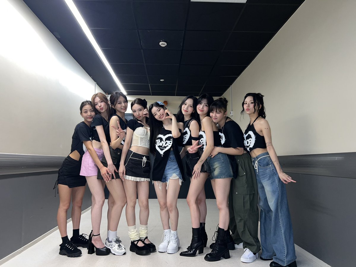 TWICE 5TH WORLD TOUR 'READY TO BE' IN #PARIS 

No wonder Paris is called the City of Love!❤️
Tonight was filled with love from our Paris ONCE🍭Thank you so much for always making us feel special!
We had so much fun tonight and hope you all did too! 
We will surely miss you💖Hope