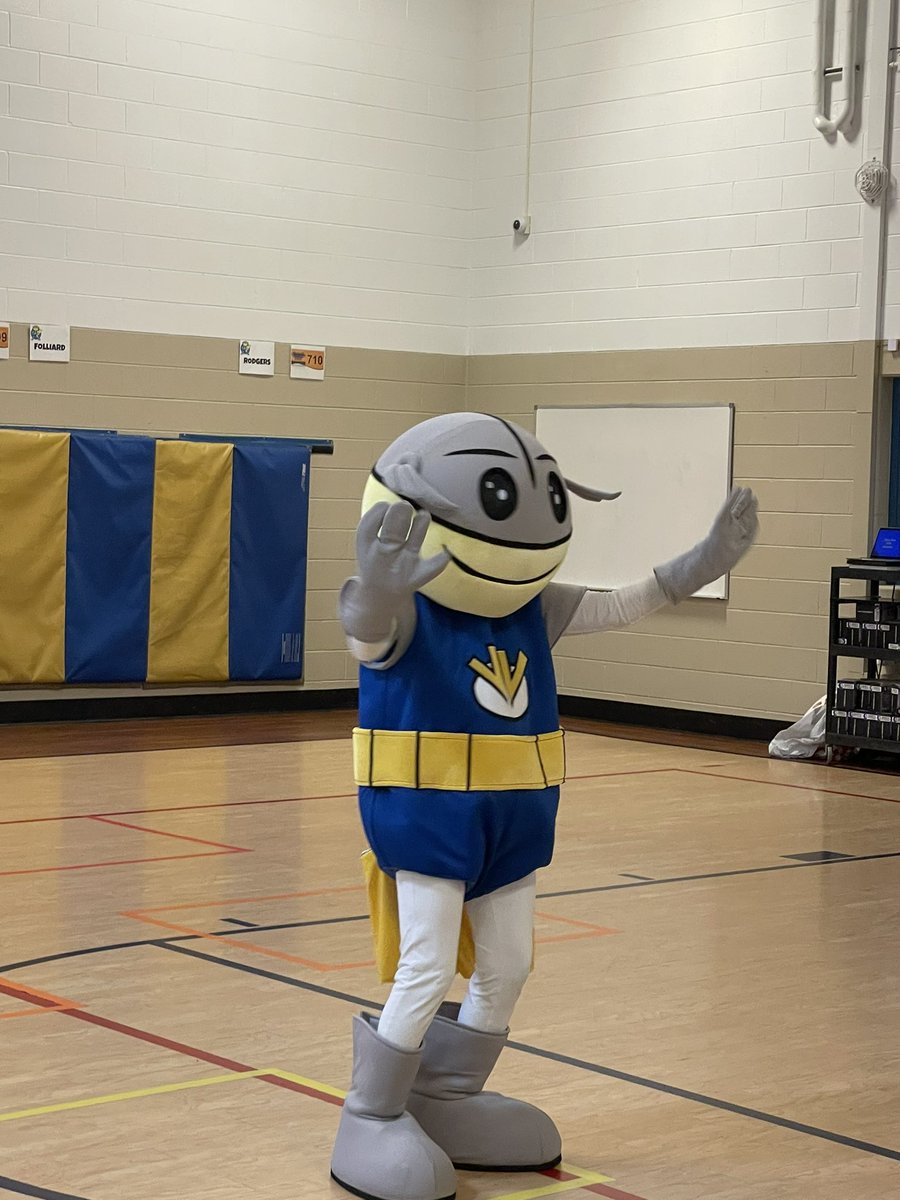 marnellandrea29's tweet image. What a great way to start off the week!  We had an assembly about our STAR store that will be open on Thursday.  A lot of students are excited for the chance to read to Oakley the McHenry Police dog. @VV_Voyagers @McHenryPolice #fabulousfirsties #starbehavior