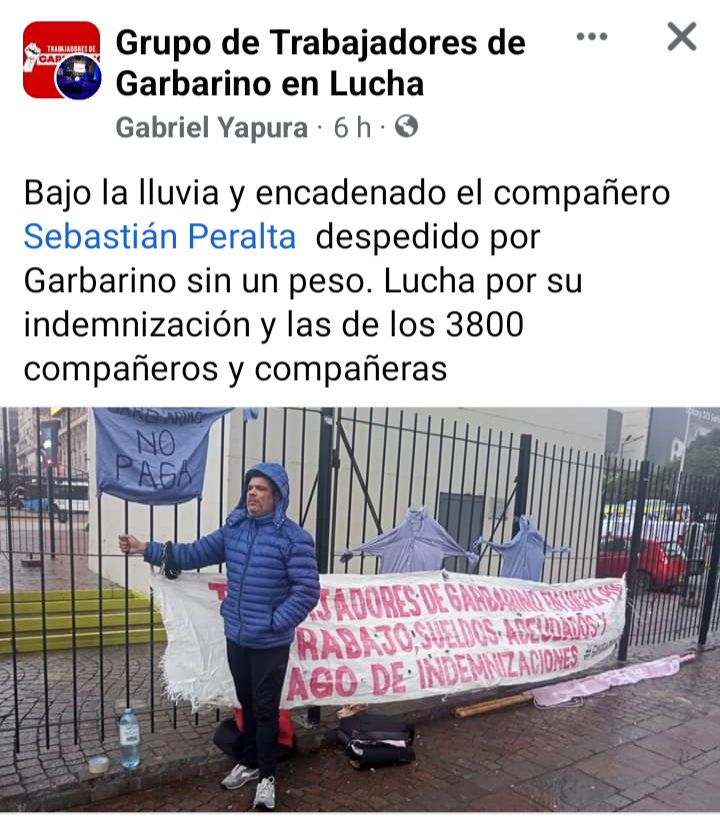 Un trabajador cobró 28 pesos de indemnización del Garbarino de Rosales y se encadenó al Obelisco