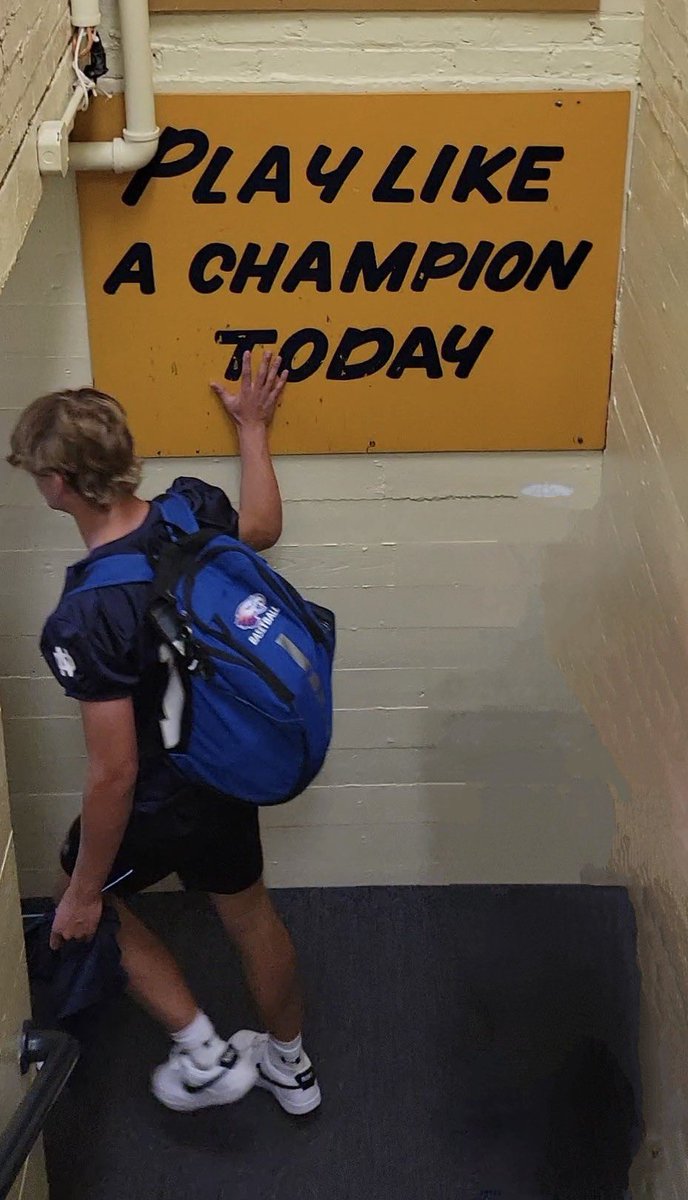 ElchertSeth's tweet photo. Excited to be heading back again to Notre Dame this weekend 9/16 for the game.  Thank you @coachdrebrown @MikeBearden_ for the personal invite!! @TomLoy247 @JaredLuginbill @TheUCReport @tdhald @One11Recruiting @Coach_MikeRob @Bill_Kurelic @LBFootball21 @WRHitList @NDFootball https://t.co/MROzh0XHAs