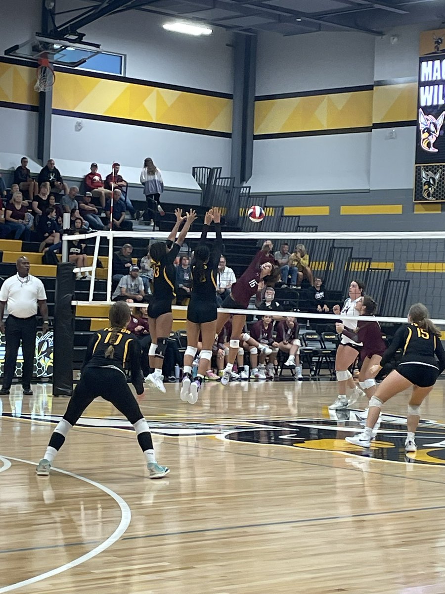 FHS VARSITY beat Osage in the third set 25- 17! #FultonProud💛🐝🖤 <a href="/FPSActivities/">Fulton Activities</a> <a href="/FPSHornets/">Fulton Public Schools</a>