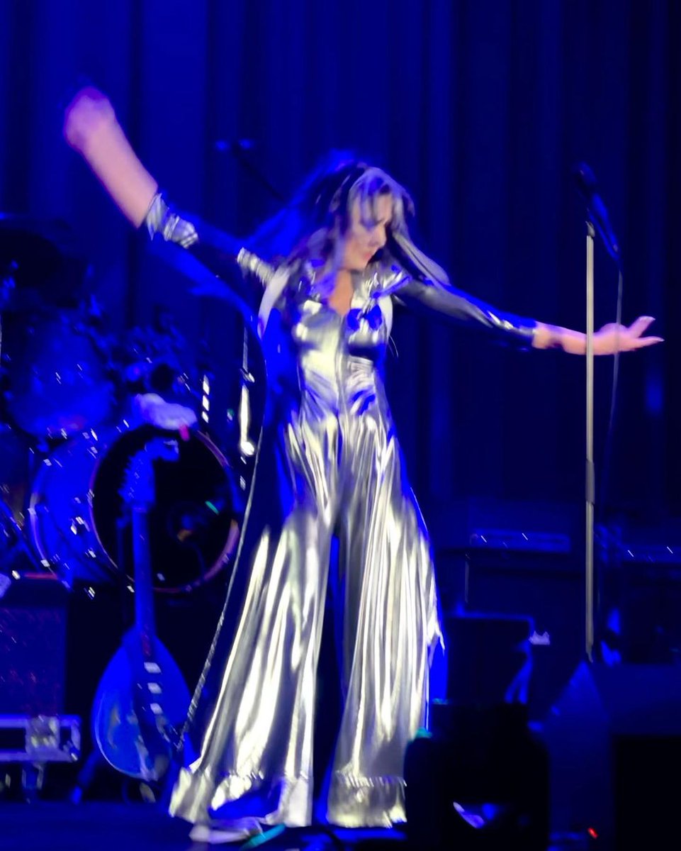 BansheesDaily's tweet photo. Siouxsie on her show on Troxy, London 07/09/23
so fresh! https://t.co/ulnNTJ2uV1