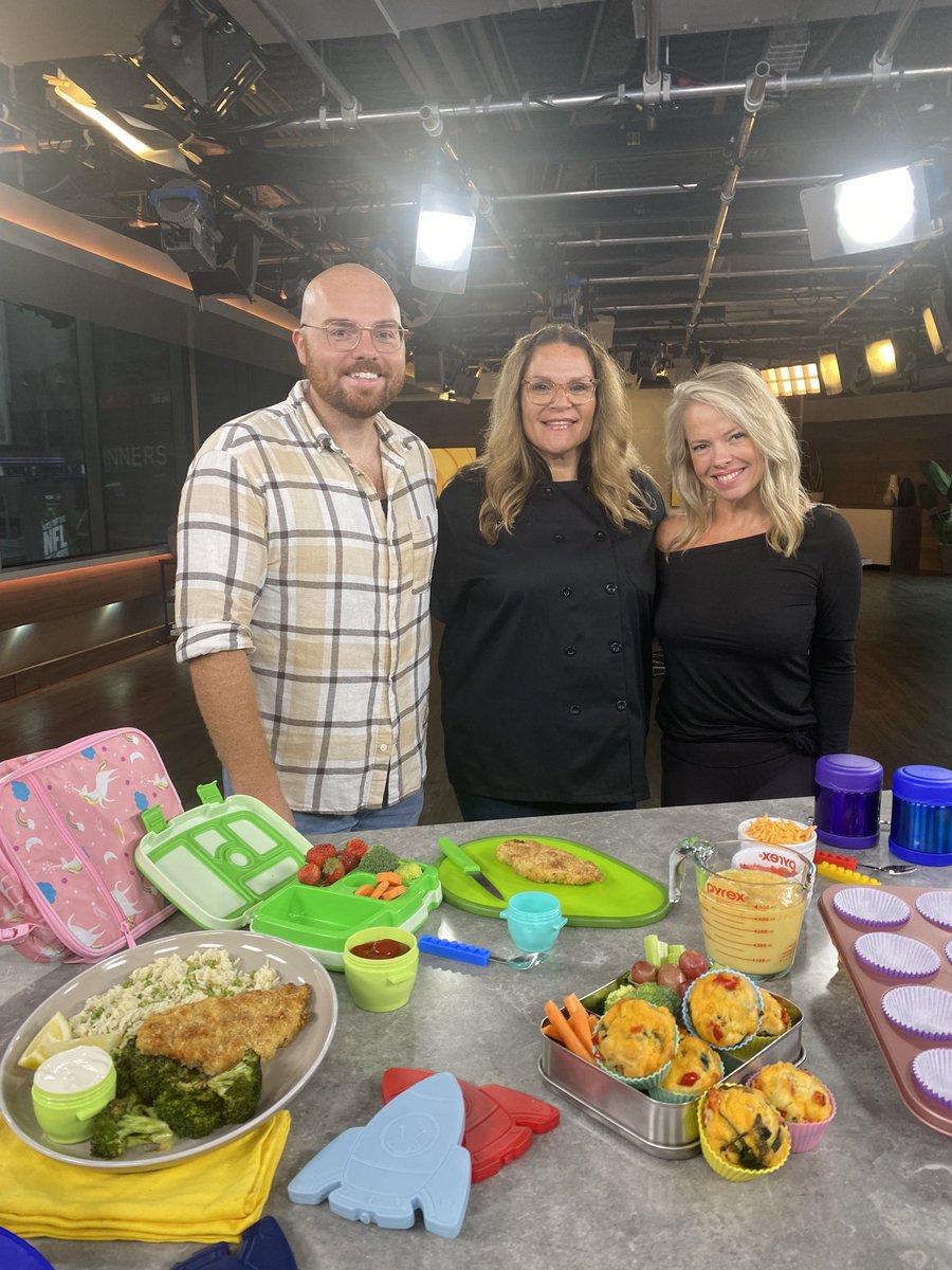 katecarnegie's tweet image. 🎤Another great live TV day at BT in Toronto with Chef @corbysue @HelloFreshCA #kcmedia #pr #publicist #backtoschool 
-concept and pitch by KC Media
-food styled by James Griesser