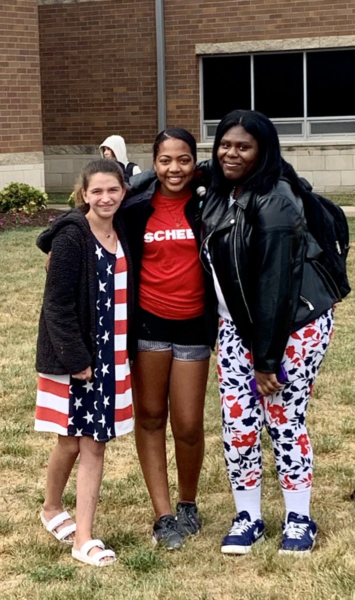 CCAHS's tweet photo. We've got spirit, yes we do! 💙🇺🇸🤍
#hoco2023 #AmericaMonday #OneFleet #ccaclippers #raisethesails https://t.co/1lphW34jtD