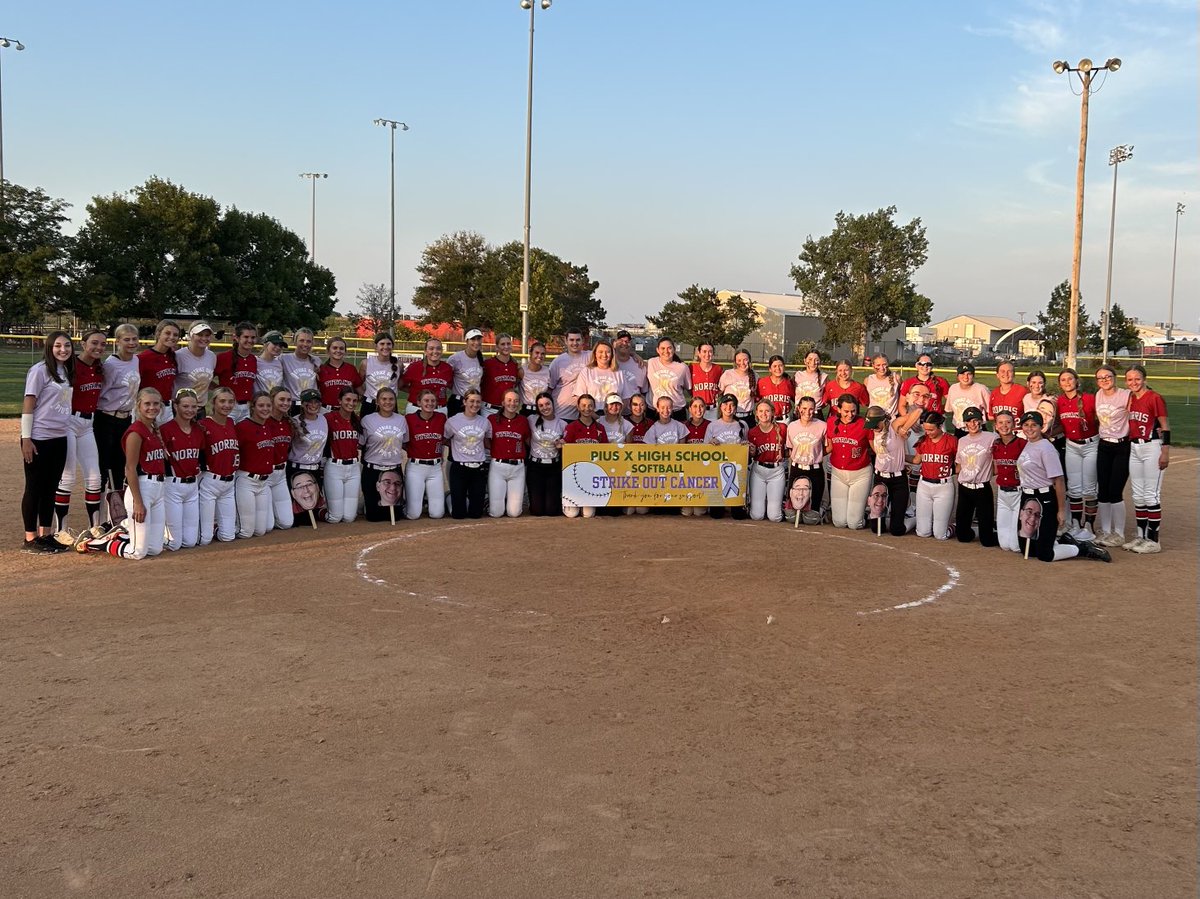 V🥎 Bolts take down the Titans in a back and forth game. 
As a part of the Strike Out Cancer Night Pius X parent, Rick Horne, who has liver cancer was honored. Thanks to the Titans for participating!  Go Bolts and let’s strike out cancer!