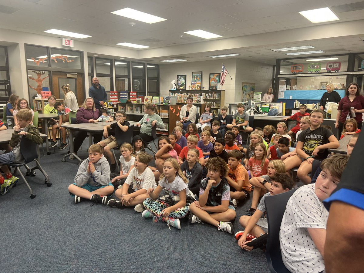 MrsKnust_'s tweet photo. Some Creighton basketball players came in today to talk to our fourth graders and play a very competitive kickball game. We had so much fun! @MPS_Morton @BluejayMBB https://t.co/LKJhmGnIVv