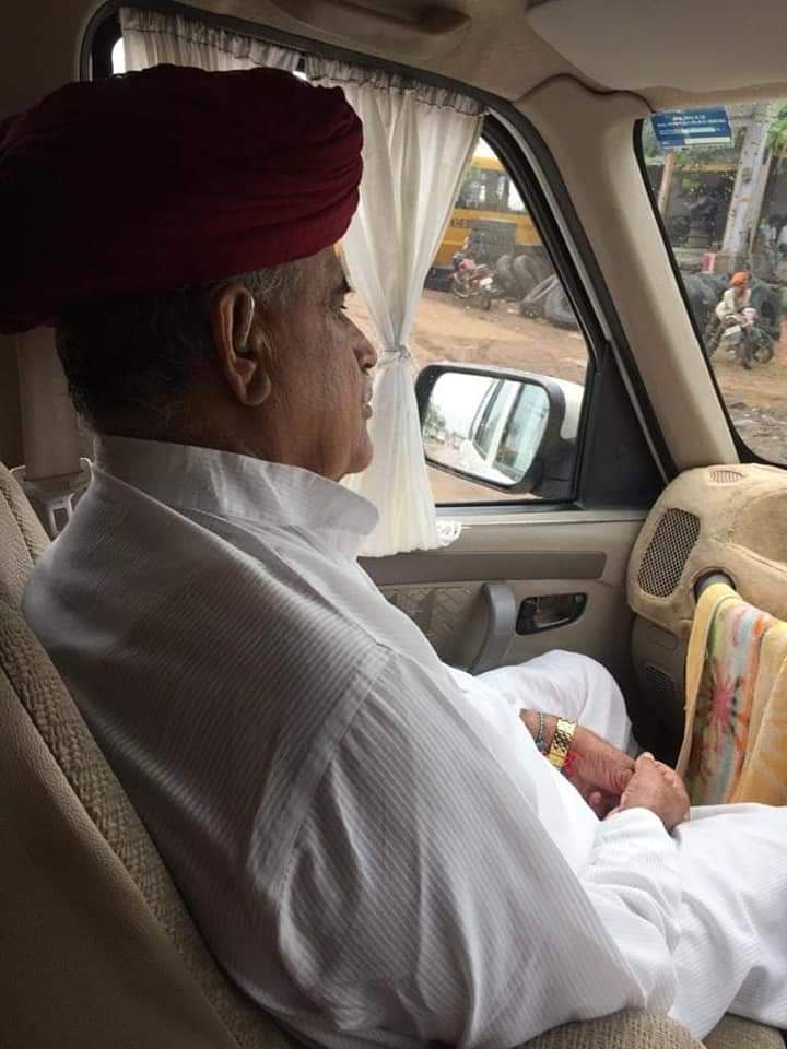 SunitaBainsla's tweet photo. कर्नल किरोड़ी सिंह बैंसला : (12.09.1939 - 31.03.2022)
न भूतो न भविष्यति.

प्रणाम पटरी वाले बाबा
प्रणाम लाल पगड़ी वाले बाबा
प्रणाम वंचितों के मसीहा
प्रणाम योद्धा क्रान्तिकारी
प्रणाम महान समाज सुधारक
प्रणाम महानायक
प्रणाम युगपुरुष
प्रणाम कर्नल बैंसला
#कर्नल_बैंसला_जयंती https://t.co/8nabaYqEpc