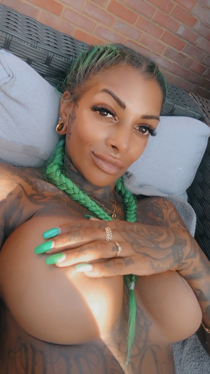 I can't get enough of this sunshine 😎
Do you wish you were my neighbour? 👀