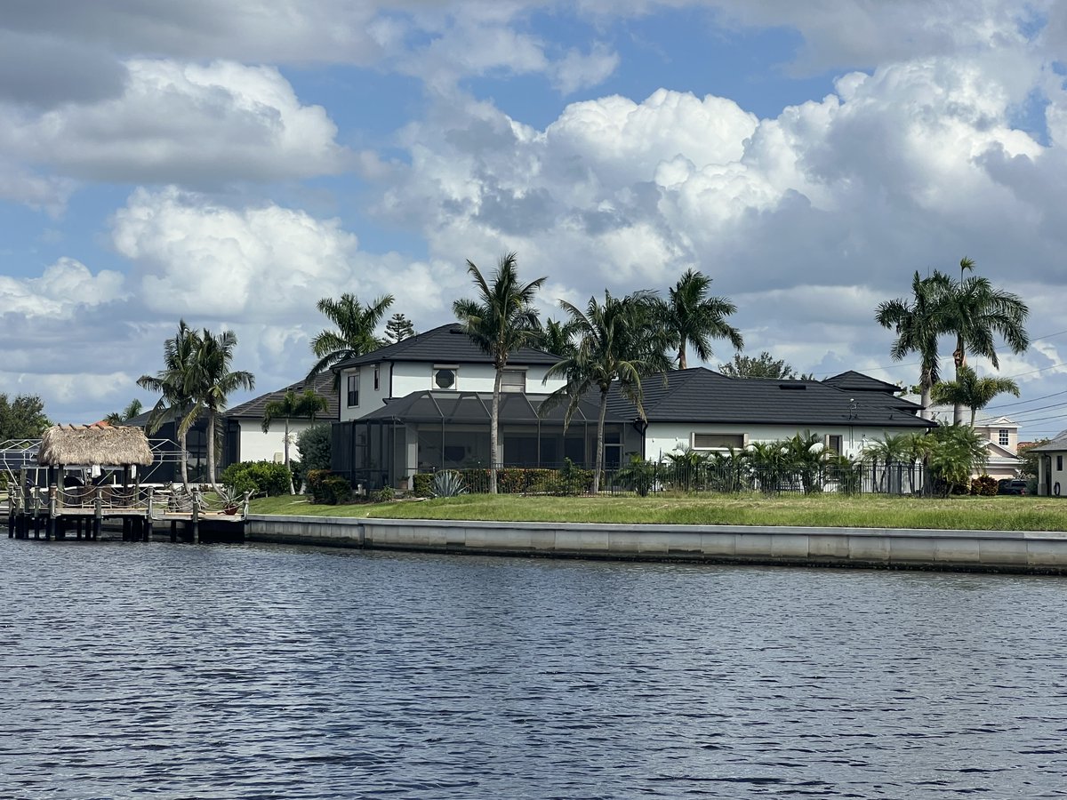 SmithTeamswfl13's tweet photo. Do you dream of waterfront living?  Let us help make dreams come true today!  Call, text or email #Capecoral #waterfront #laidbackluxury #boating #saltlife #thesmithteam #kw https://t.co/iNlzq6nIiF