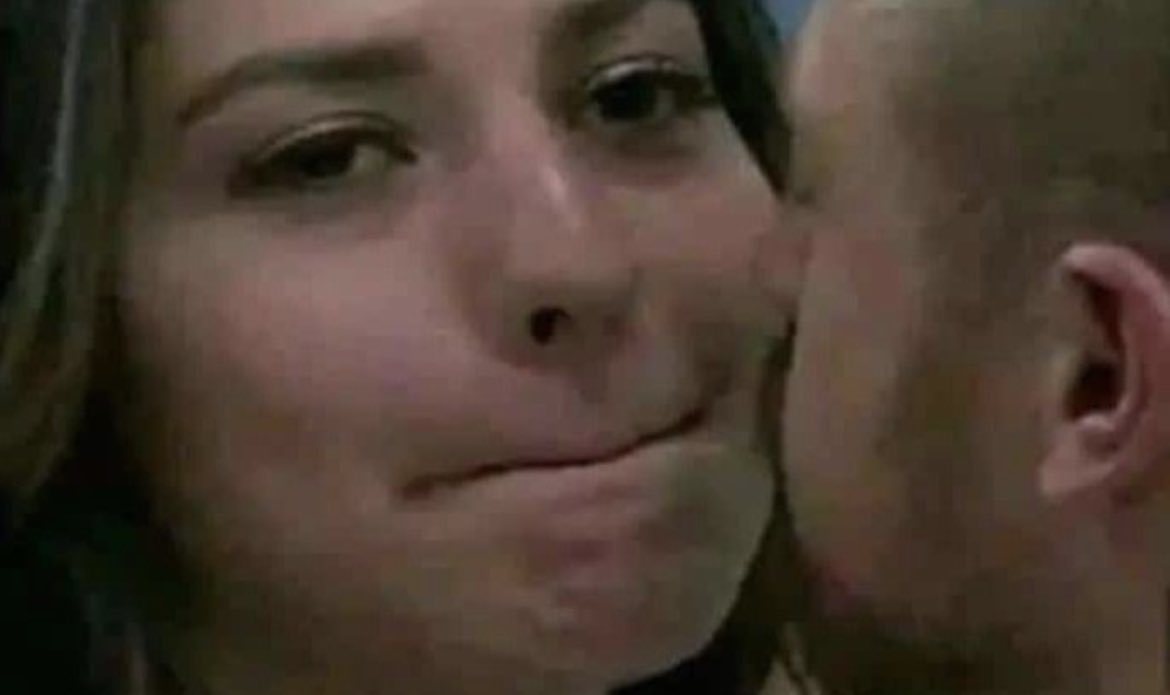 - vc ta com raiva?
- não
- me da um beijo então 

ela:
