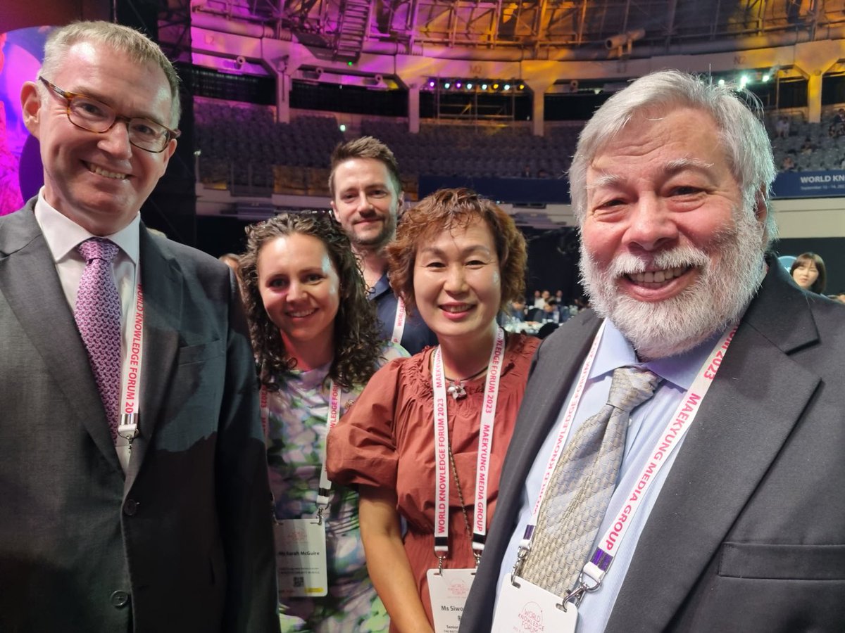 ColinCrooks1's tweet photo. Fascinating to hear insights from @stevewoz at the #WorldKnowledgeForum in Seoul this morning @maekyungsns @UKinKorea https://t.co/2ZeqYStANE