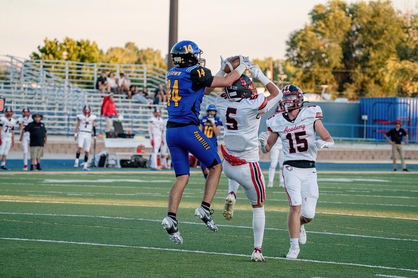 RomoTheBarber's tweet photo. We got Dawgs in the Nasty North. @drew1perez @WeAreFarmington #4Cfootball #bobcats #scorpions #NMFootball #nmaa @_NMAA @nmpreps @PrepRedzoneNM https://t.co/fWC1zMDUCv