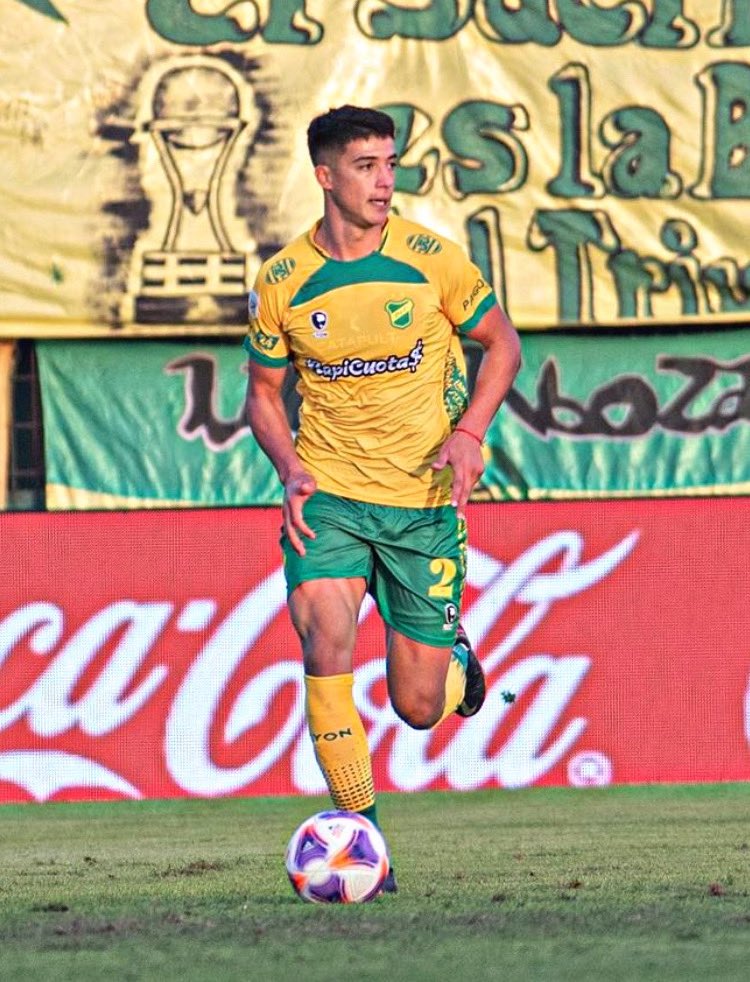 futbolscan's tweet photo. 📊Julián Malatini vs Godoy Cruz:

➜ 1º en despejes [8]
➜ 1º en intercepciones [2]
➜ 1º en recuperaciones [13]
➜ 1º en pases acertados [50]
➜ 2º en duelos ganados [8]
➜ 2º en pases largos precisos [7]

22 años.🔝 https://t.co/g5LImxwKKb