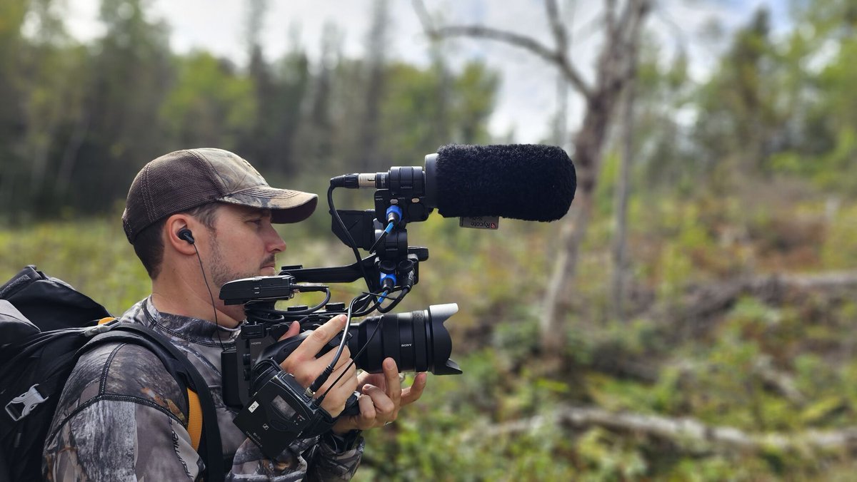 MartinBourget's tweet image. Martin, Kate et Nicolas sont plus que prêts pour une saison de chasse enlevante!👈
Au coeur de la région de Charlevoix, ils sont à la poursuite d&apos;un potentiel roi des forêts!🌲 
Une belle semaine à venir!🤩
#tvshow #hunting #moosehunting #huntingseason #browning #camouflage #ovix