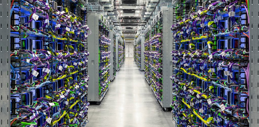 HPCwire's tweet photo. TPU v5e, @Google’s #AIchip, will succeed the previous-generation #TPUv4. Find out about its development and its features. https://t.co/fn7MhRjH0A https://t.co/elrKWItKAm