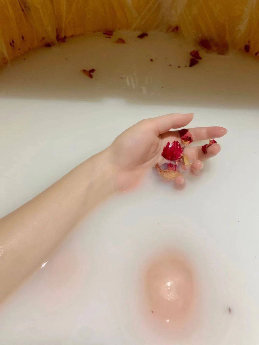 rudingar's tweet image. Take a milk bath. Good night.