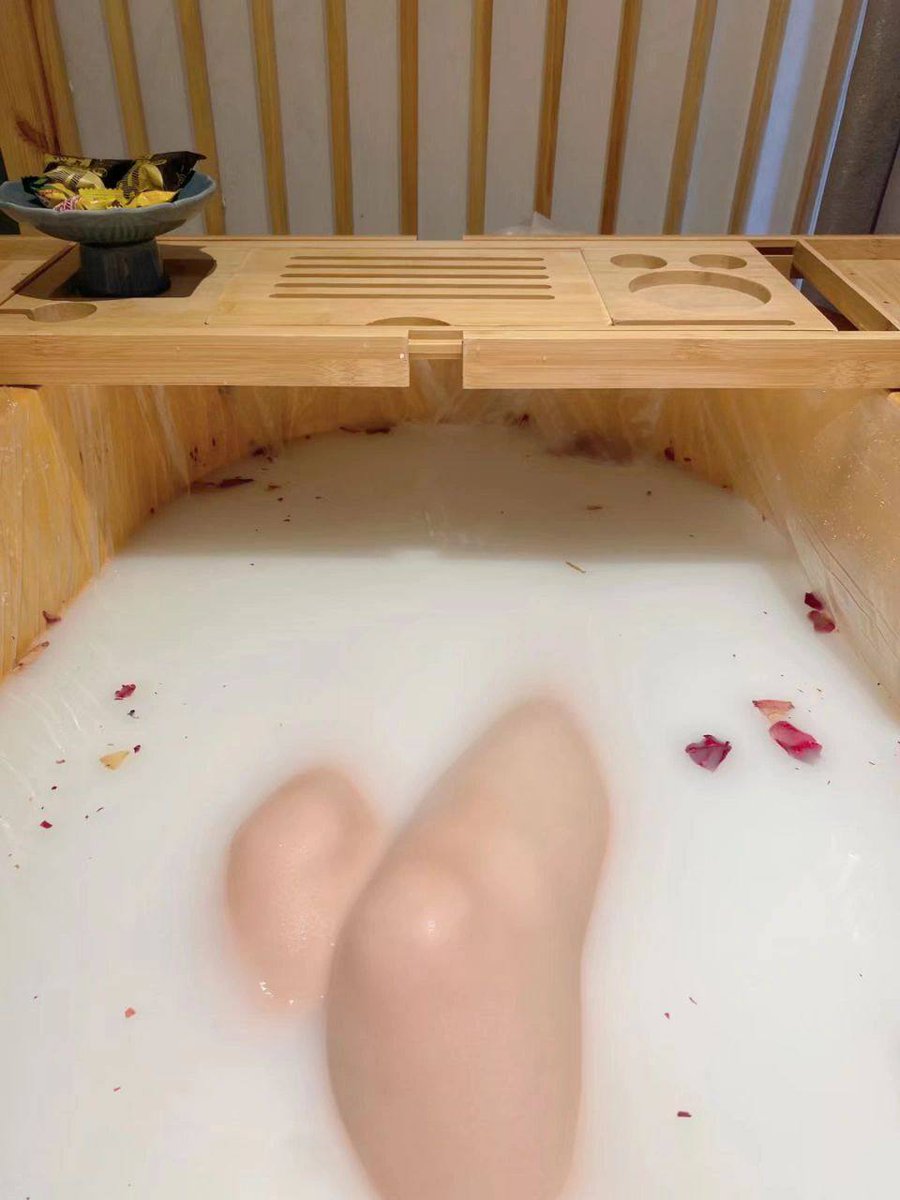 rudingar's tweet image. Take a milk bath. Good night.