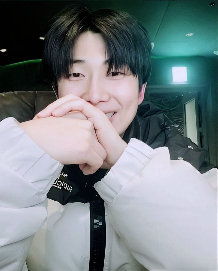 person_elt's tweet photo. 남준오빠 생일 축하 축하해!!💜❤️ 

#RMDay2023 #NAMJOON #HappyBirthdayNamjoon #OurdWildFlowerRM https://t.co/eYhB7fBnDw