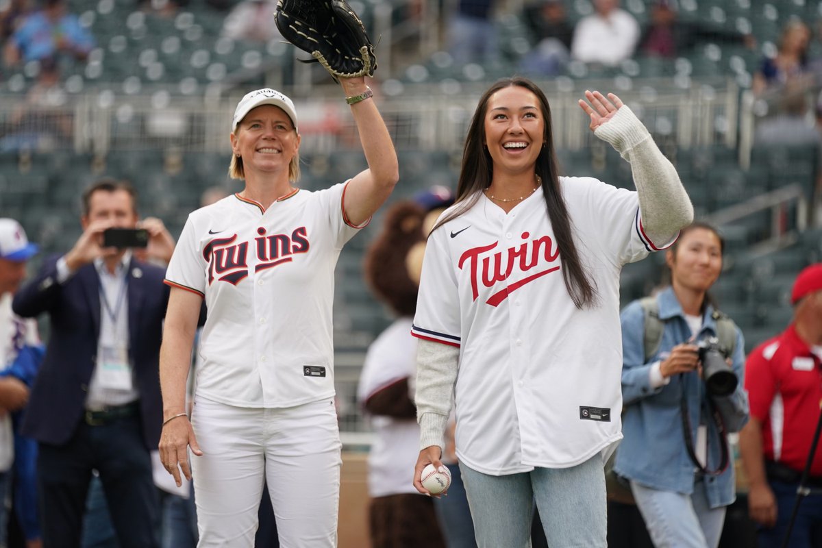 Virginia Women's Golf (@uvawomensgolf) on Twitter photo STRIKE!
<a href="/AmandaSambach/">Amanda Sambach</a> throws out the first pitch at tonight's <a href="/Twins/">Minnesota Twins</a> game. Earlier in the day she was named to the <a href="/TheAnnikaAward/">The ANNIKA Award</a> Watch List. <a href="/ANNIKA_Fdn/">ANNIKA Foundation</a> <a href="/3M/">3M</a> STRIKE!
<a href="/AmandaSambach/">Amanda Sambach</a> throws out the first pitch at tonight's <a href="/Twins/">Minnesota Twins</a> game. Earlier in the day she was named to the <a href="/TheAnnikaAward/">The ANNIKA Award</a> Watch List. <a href="/ANNIKA_Fdn/">ANNIKA Foundation</a> <a href="/3M/">3M</a>