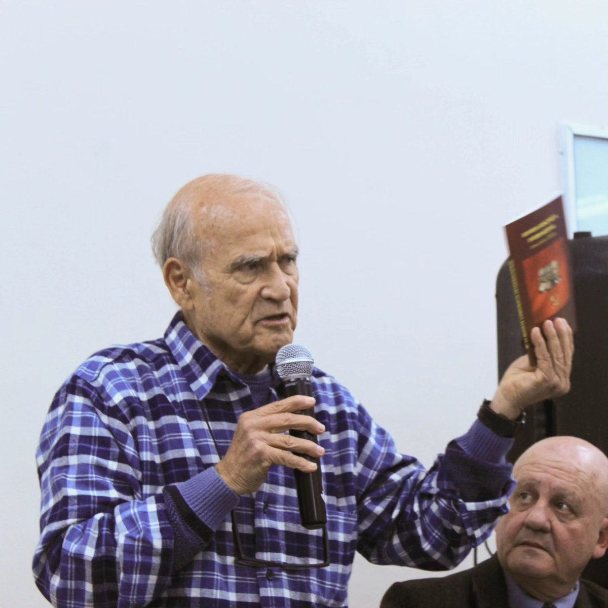 ujcrs_'s tweet photo. 🚩 Ivan Pinheiro em Porto Alegre 🚩

A atividade sobre os rumos do Movimento Comunista Internacional em Porto Alegre foi um sucesso. Contou com mais de 70 pessoas do início ao fim, que se envolveram em um debate franco, crítico e autocrítico. https://t.co/NHZ7Cok1H8