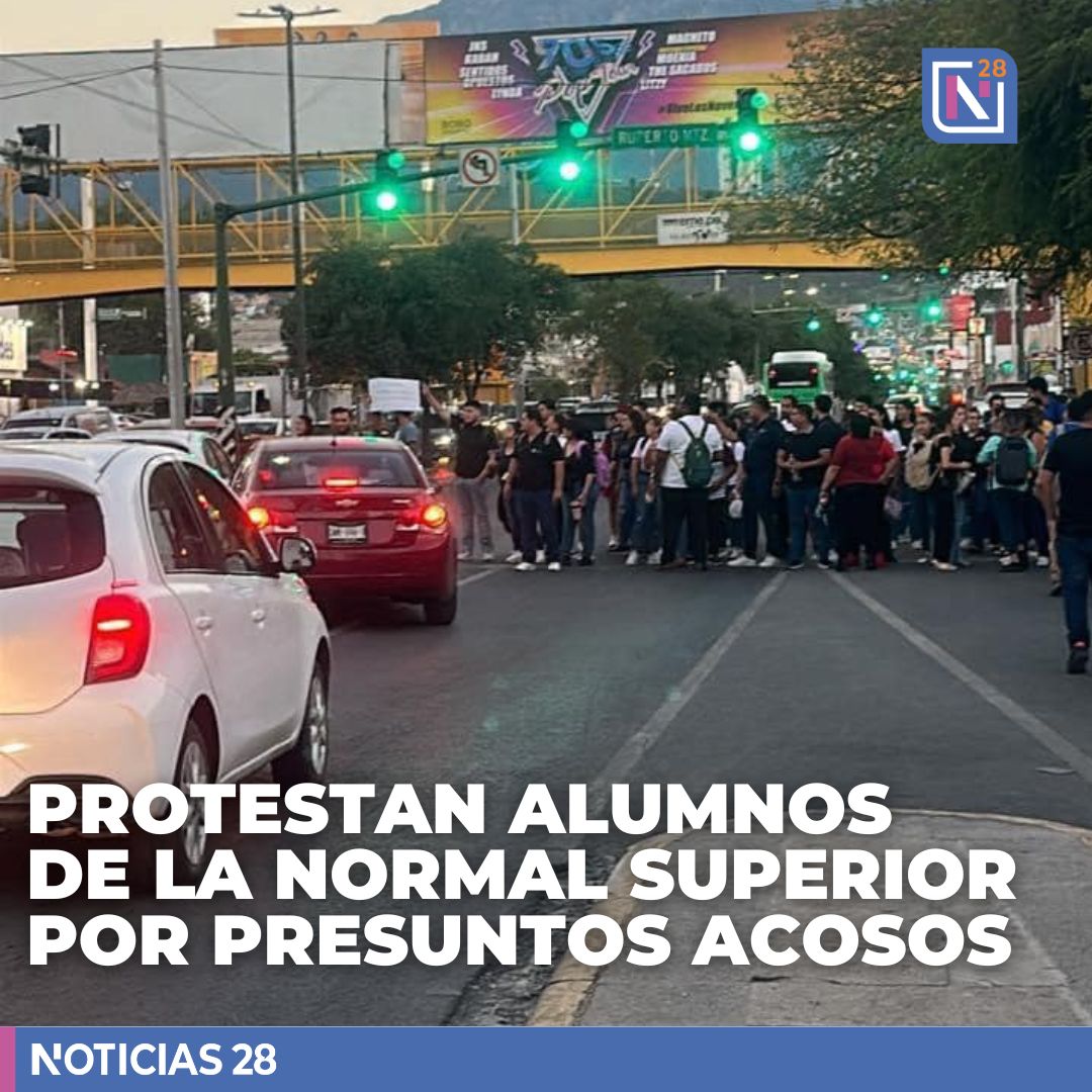 Noticias28nl's tweet photo. Cientos de alumnos de la Escuela Normal Superior bloquean carriles de ambos sentidos de la avenida Venustiano Carranza por una protesta por presuntos acosos al interior del plantel. 

#Noticias28 #Protesta #Alumnos #NormalSuperior https://t.co/LT4BuI583T