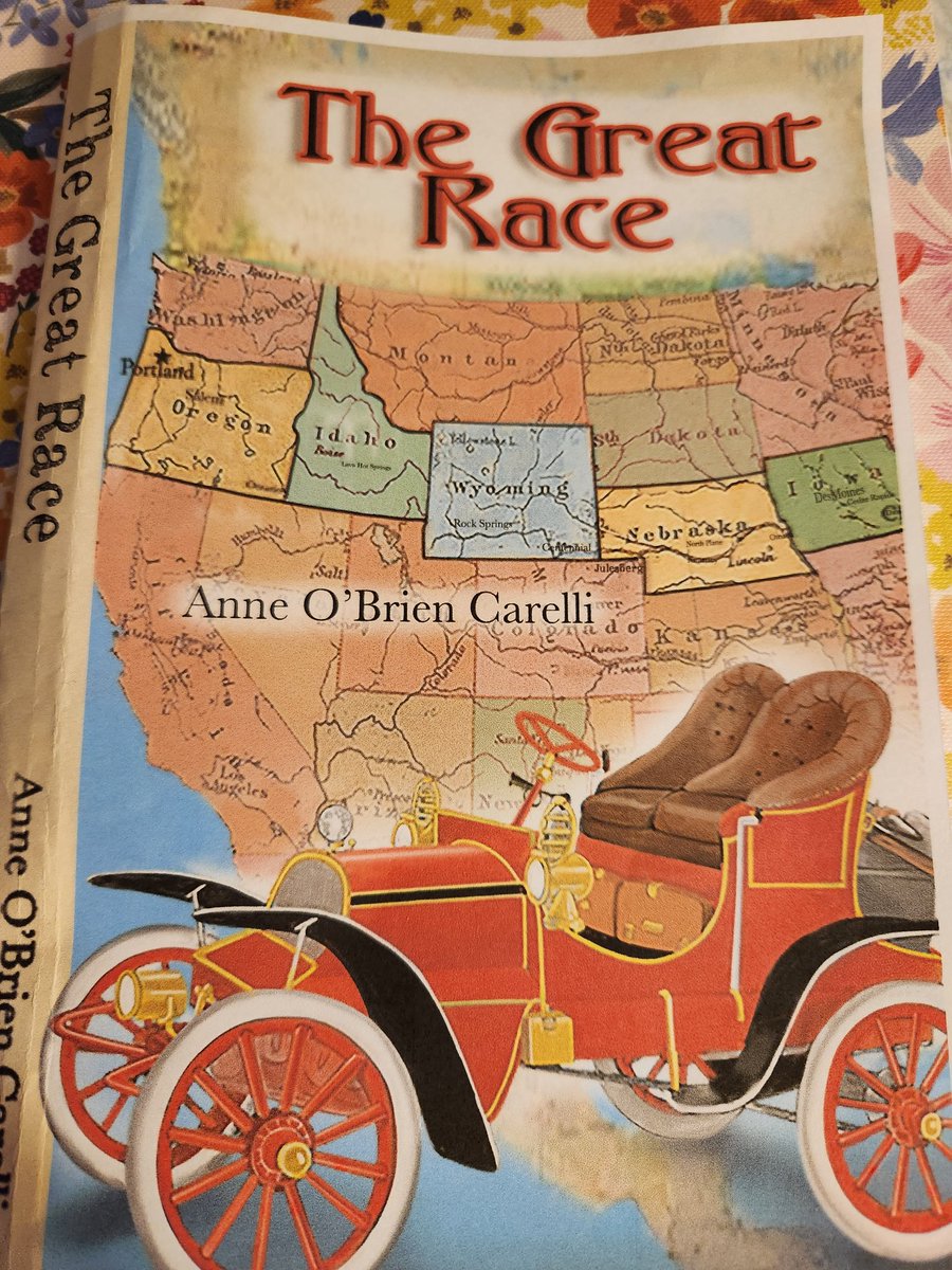 Q1 In my new book the MC meets a girl her age at the 1905 World's Fair and they're instant friends. ❤️ those friendships! #mgbookchat @SawyersShari