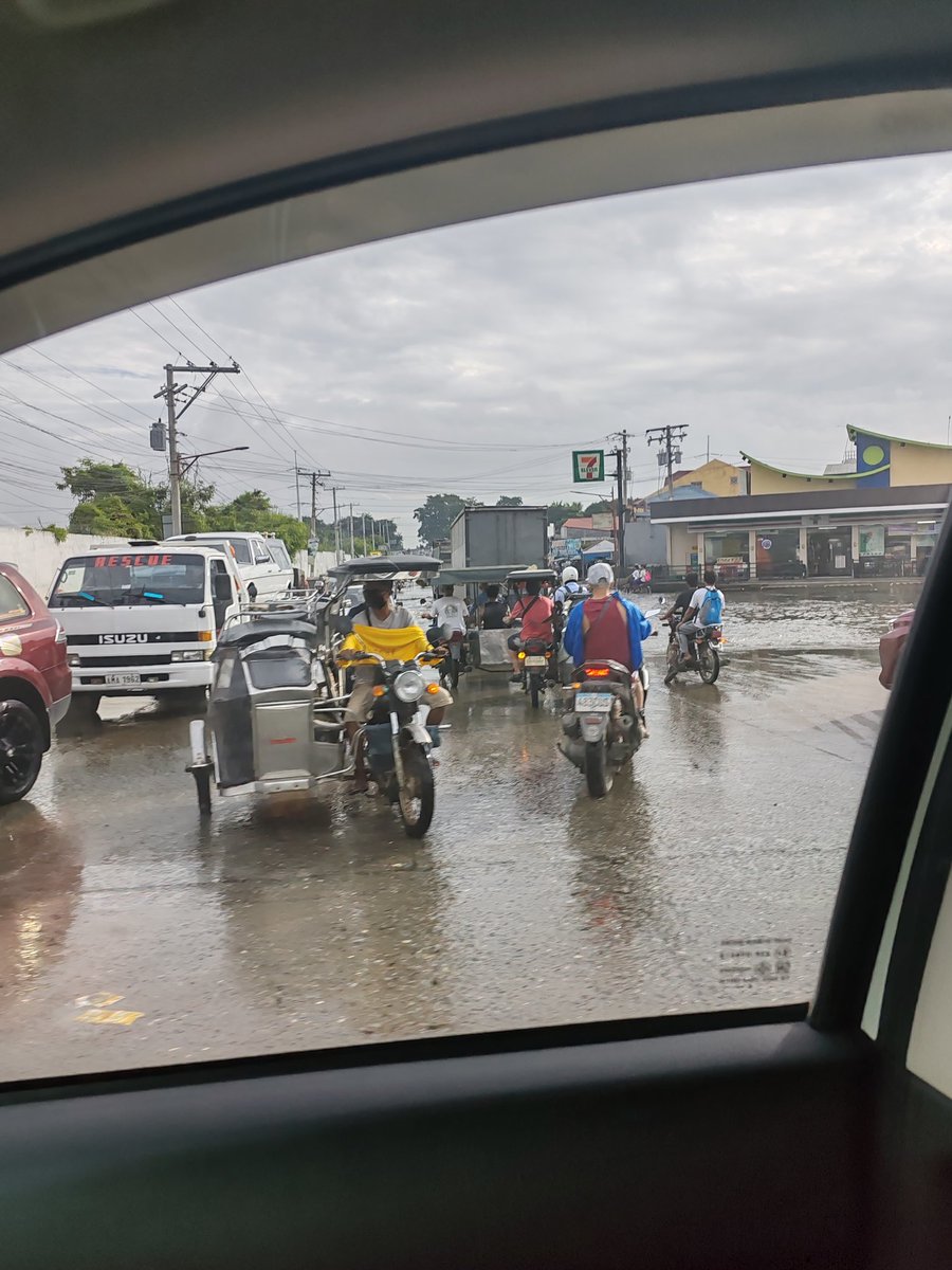 don_alpha22's tweet photo. @DPWHph your lack of actions making things very difficult for commuters and road users. This is in San Simon Nlex Exit. https://t.co/zCC3OrCfT8