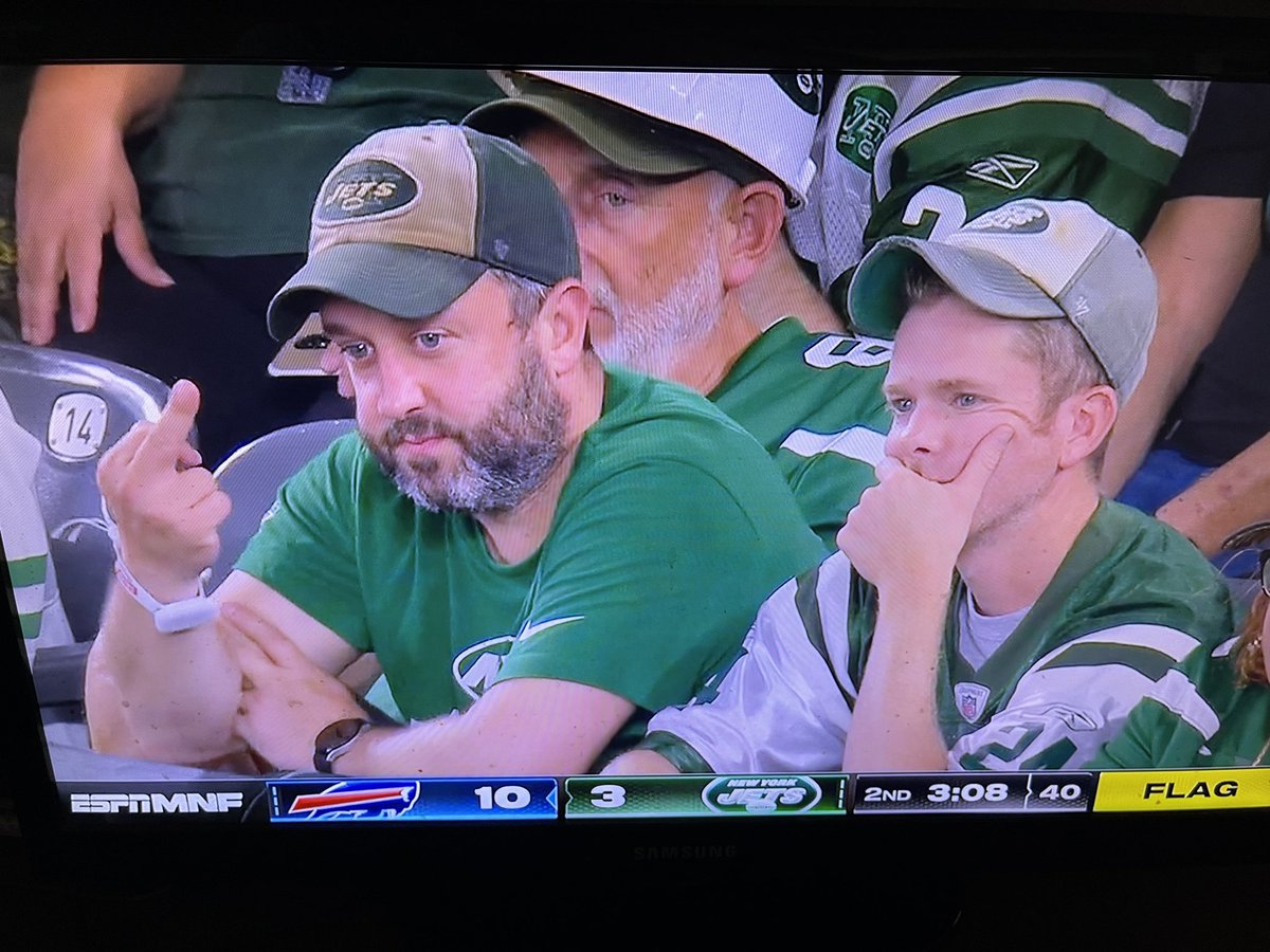 csimmons30's tweet photo. Jets fans are not happy right now #mnf https://t.co/2TfTufAa9n